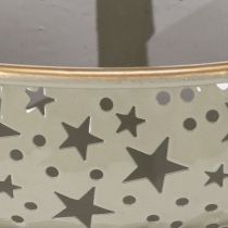 Artículo Bandeja decorativa de dos niveles con asa, diseño de estrella, 49 cm.