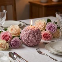 Artículo Vela esférica con motivo de rosa como decoración romántica de mesa.