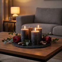 Artículo Velas de pilar color antracita (juego de 4) de 70 x 120 mm: elegantes velas de cera para decoración y ambientación.