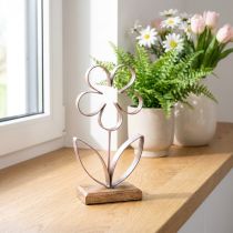 Artículo Decoración de metal con forma de flor sobre base de madera color plata rosa viejo H29cm