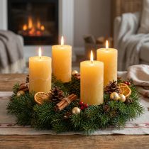 Artículo Velas de pilar rústicas, teñidas de amarillo, para coronas de Adviento y linternas, juego de 4, 70/140 mm
