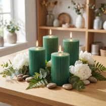 Artículo Velas de pilar velas ranuradas verde esmeralda 70/90mm 4 piezas