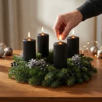 Artículo Elegantes velas de pilar negras con diseño acanalado, 70/130 mm, juego de 4: velas decorativas versátiles para Adviento y celebraciones