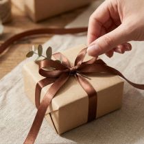 Artículo Cinta de regalo cinta de raso marrón cinta decorativa 6mm 50m