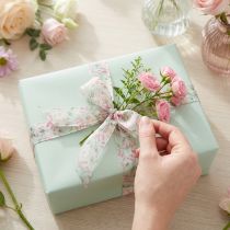 Artículo Cinta de regalo con diseño floral para envolver regalos con elegancia, 15 m