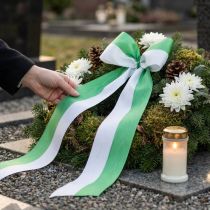 Artículo Cinta de moiré para coronas, 125 mm x 25 m, en verde y blanco, cinta tejida en tafetán, cinta nacional, cinta decorativa.