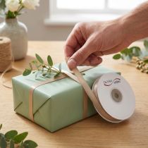 Artículo Cinta estrecha de color beige para regalos, cinta fina para embalaje, 10 mm de ancho, 50 m de largo.