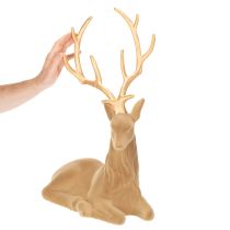 Artículo Figura decorativa de un ciervo recostado con astas, decoración flocada, 58 cm.