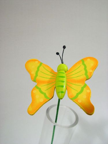 Floristik24 Mariposa sobre púa madera verde/amarilla 7cm (24 uds)