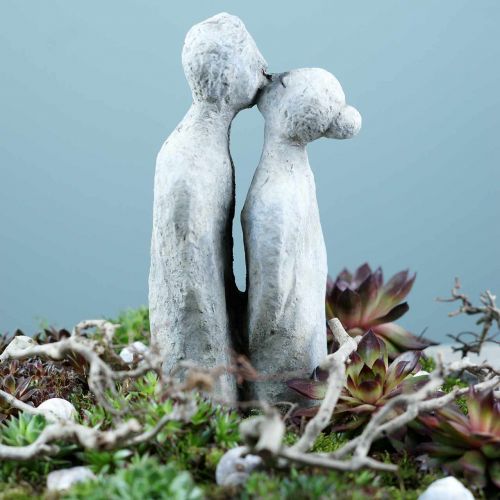Floristik24 Figura decorativa pareja besándose piedra gris fundido 10 × 8cm H28cm
