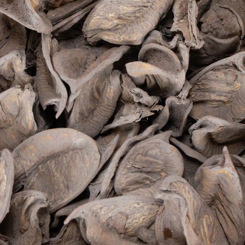 Artículo Decoración de mesa con popurrí y frutos secos para crear un ambiente veraniego natural.