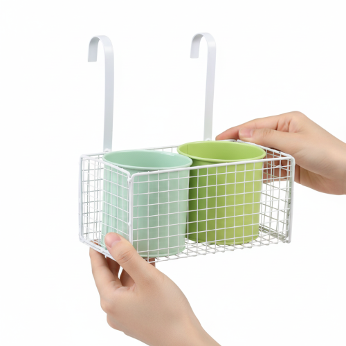 Artículo Maceta colgante de metal, verde, decoración para balcón, 22 cm de largo x 23,5 cm de alto.