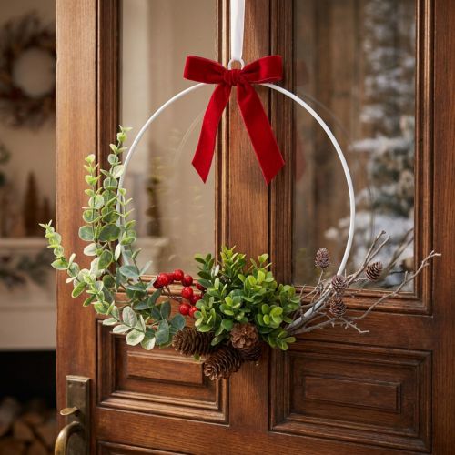 Corona decorativa de eucalipto, bayas y piñas artificiales Ø30cm | Floristik24.es