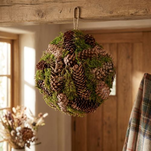Artículo Bola decorativa de conos reales con decoración natural de musgo Ø25cm H25cm