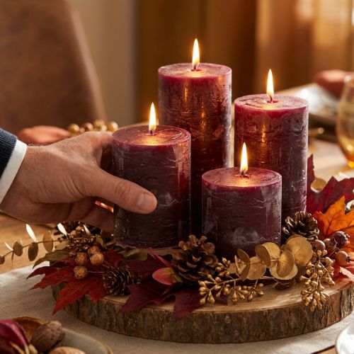 Velas de pilar color burdeos, 70 x 80 mm, paquete de 4, para una decoración elegante y una larga duración. | Floristik24.es