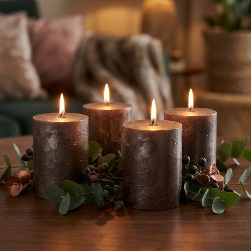 Velas de pilar de color marrón liso, cobre metálico, 70×80 mm, juego de 4: velas decorativas para estilo y calidez. | Floristik24.es