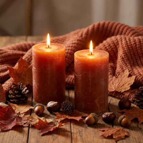 Velas de pilar naranja oscuro Sunset de 85 x 120 mm (2 unidades), teñidas, decorativas y acogedoras. | Floristik24.es