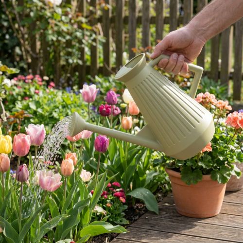 Regadera de 9L en color verde oliva con roseta extraíble, práctica para el cuidado del jardín y las flores, robusta, 42 cm. | Floristik24.es
