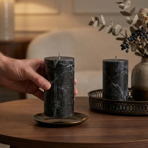 Velas de pilar negras de 85×150 mm, 2 unidades, teñidas en su totalidad, elegantes para decoración y ambiente. | Floristik24.es