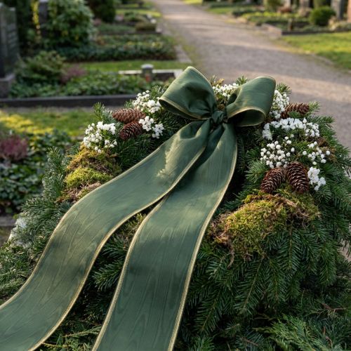Artículo Cinta decorativa de moiré para coronas, 200 mm, verde oscuro con borde perlado y tejido de tafetán. Cinta decorativa para celebraciones y arreglos florales funerarios, 25 m.