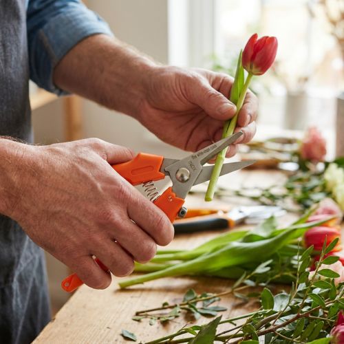 Artículo Tijeras para flores para un corte preciso de flores y arreglos florales.