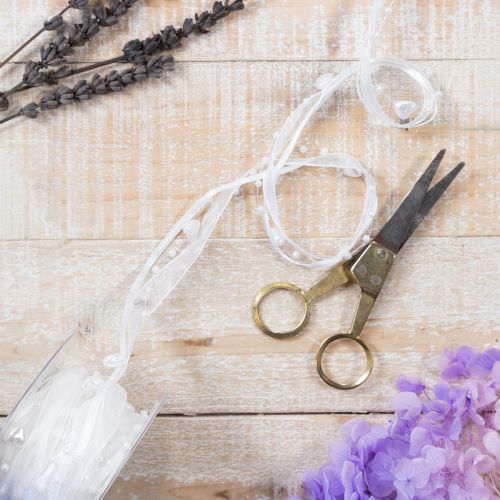 Artículo Cinta de organza blanca para decoración de bodas, 10 mm x 5 m, con corazones y perlas.