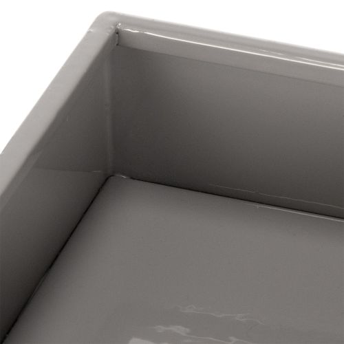Maceta cúbica gris con base