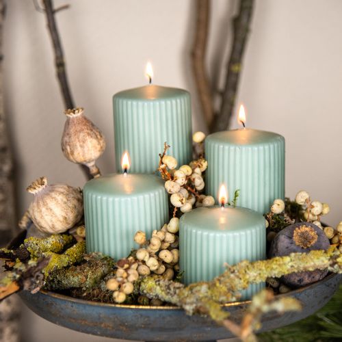 Floristik24 Velas de pilar velas ranuradas verde esmeralda 70/90mm 4 piezas