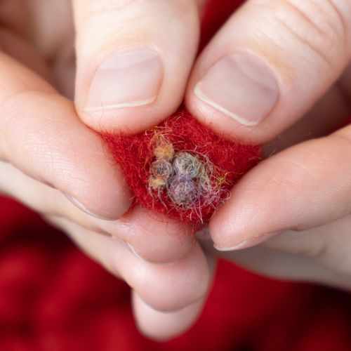 Artículo Cordón de lana Mirabell esponjoso con yute, rojo, 25 m