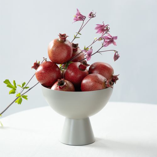 Cuenco para plantas de metal, trofeo decorativo con base gris, Ø16 cm, alto 13 cm.