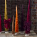 Árbol de Navidad decorativo moderno y delgado sobre una base de madera, 80 cm. | Floristik24.es
