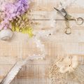 Cinta decorativa blanca con corazones para ideas creativas de manualidades, 20 mm x 15 m | Floristik24.es