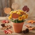 Estacas de madera con forma de flor de calabaza, acabado naranja y natural, 6,5 x 7 cm, 12 unidades. | Floristik24.es