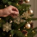 Percha decorativa madera copos de nieve deco oro invierno Ø10cm 9ud | Floristik24.es