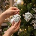 Conos de pino conos decorativos para colgar blanco 7cm 6 piezas | Floristik24.es