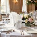 Decoración de boda pájaro novios, blanco flocado con purpurina y plumas, 32cm - Decoración romántica de mesa pareja paloma | Floristik24.es