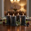 Velas de pilar negras, color liso, 70×120 mm, juego de 4 - Velas decorativas rústicas para una decoración de mesa y un ambiente elegantes | Floristik24.es