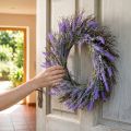 Corona artificial de lavanda para primavera, decoración de puerta, corona decorativa para la entrada, 60 cm | Floristik24.es