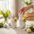 Conejos con huevo de oro, conejos de cerámica para Pascua blanco noble, dorado H13cm 2pcs | Floristik24.es