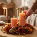 Velas rústicas de pilar naranjas con patrón de tejido de canasta 110/65 – Paquete de 2 velas de cera premium, autoextinguibles | Floristik24.es
