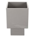 Maceta cúbica gris con base