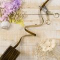 Cinta decorativa de terciopelo, estrecha, de 10 mm de ancho y 20 m de largo, en rollo. | Floristik24.es