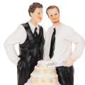 Adorno para tarta de una pareja de hombres con tarta, 16,5 cm. | Floristik24.es