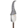 Figura decorativa de gnomo con